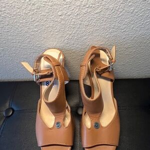 Guess wedge size 8